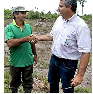 Seaprof e MDA entregam retroescavadeiras do PAC 2 a municípios do Acre