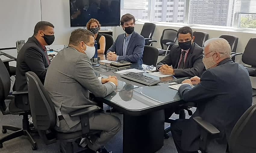 Rocha tenta viabilizar ponte aérea Cruzeiro do Sul-Pucallpa